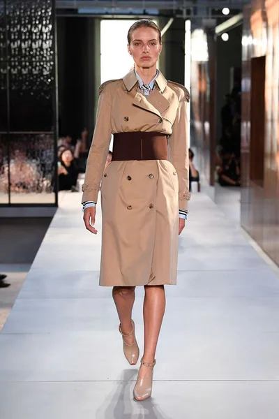 Look 3